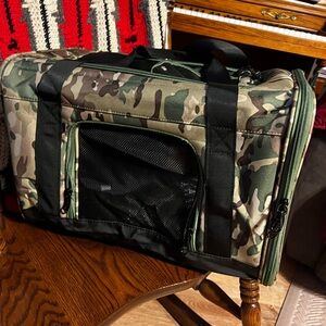 New Goodio pet carrier approved by airline carriers zip top and sides